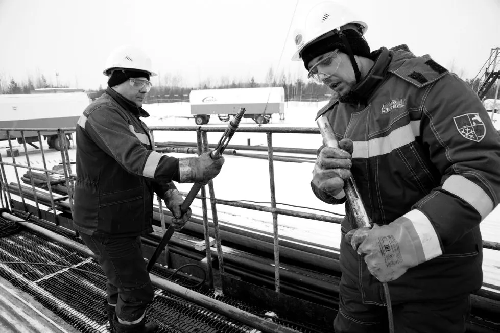 Геофизики ТОГИС на рабочей площадке буровой